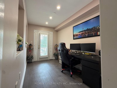 13 Eastway Street • Brampton, ON photo 8