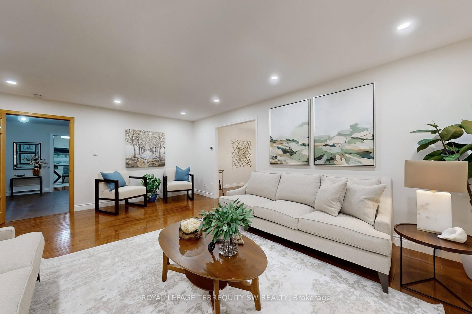 8 Chalmers Court • Brampton, ON photo 4