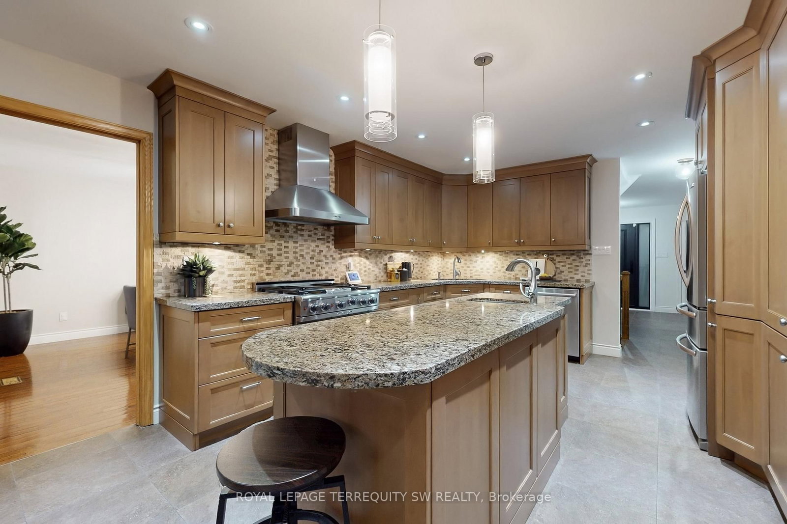 8 Chalmers Court • Brampton, ON photo 9