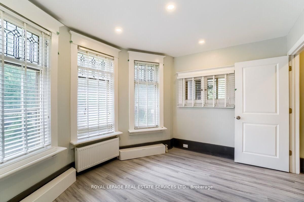 31 Tyndall Avenue • Toronto, ON photo 11