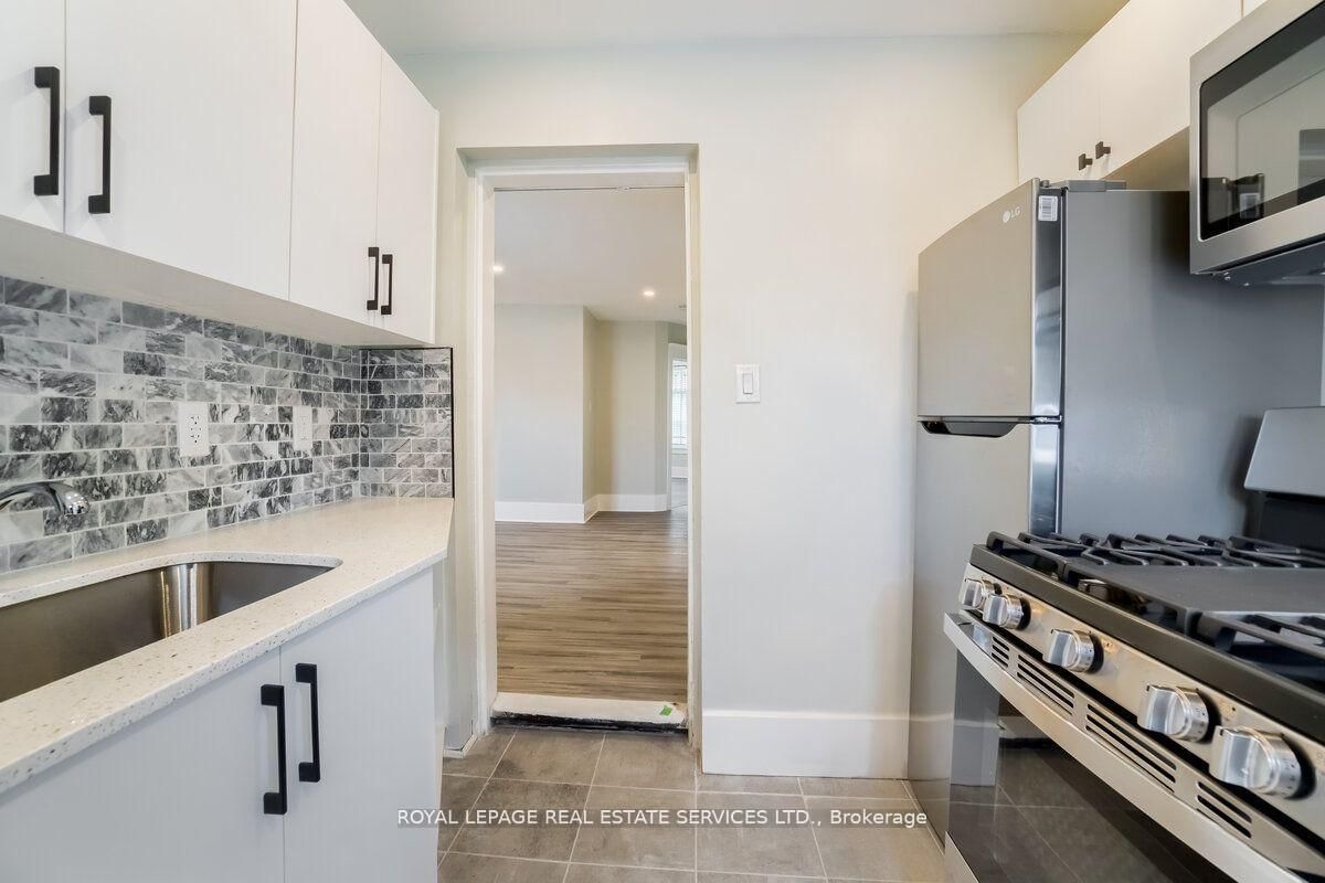 31 Tyndall Avenue • Toronto, ON photo 18