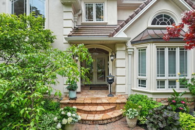 1382 Aldo Drive • Mississauga, ON photo 2