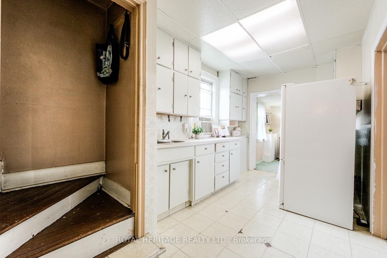 758 Jane Street • Toronto, ON photo 10