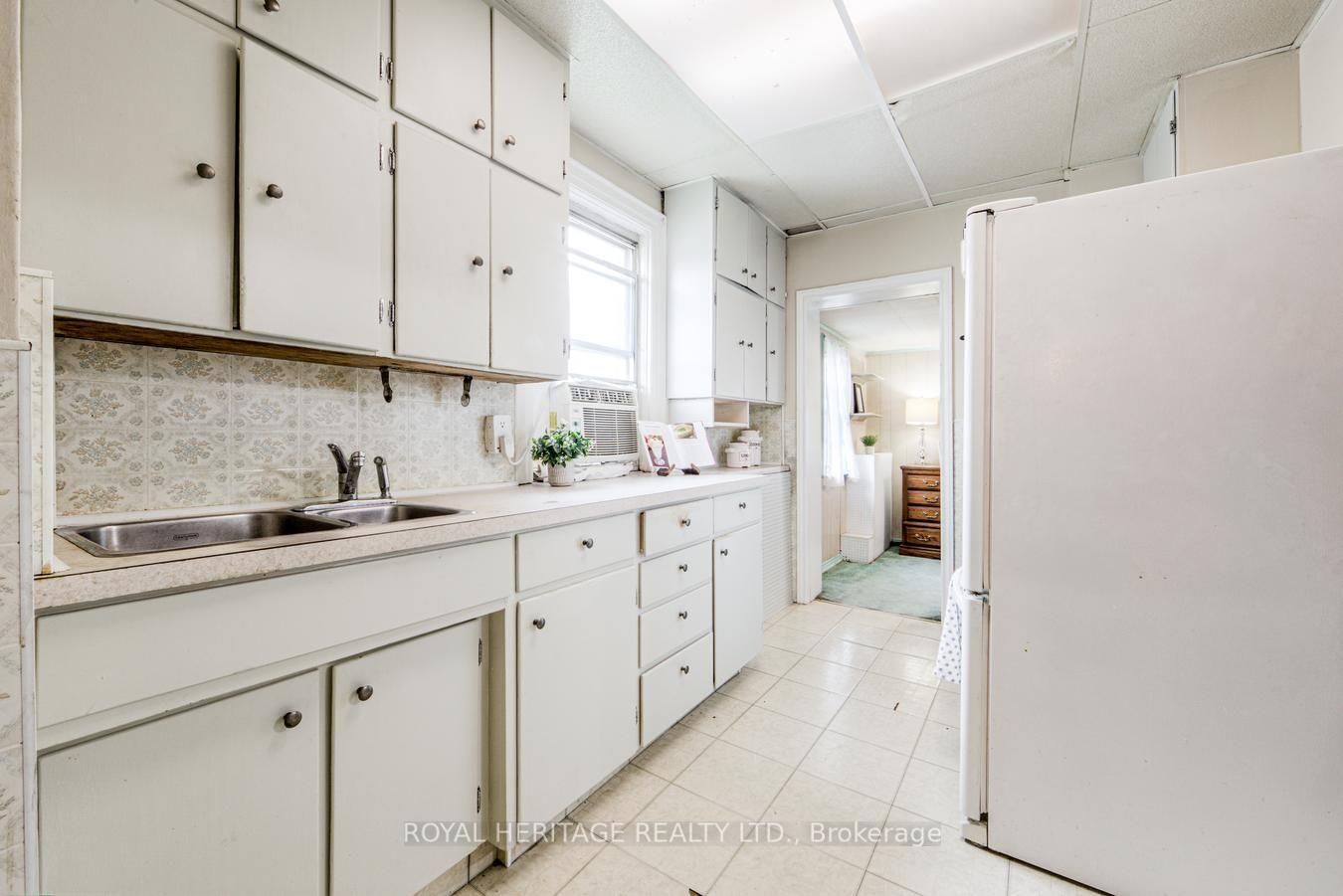 758 Jane Street • Toronto, ON photo 11