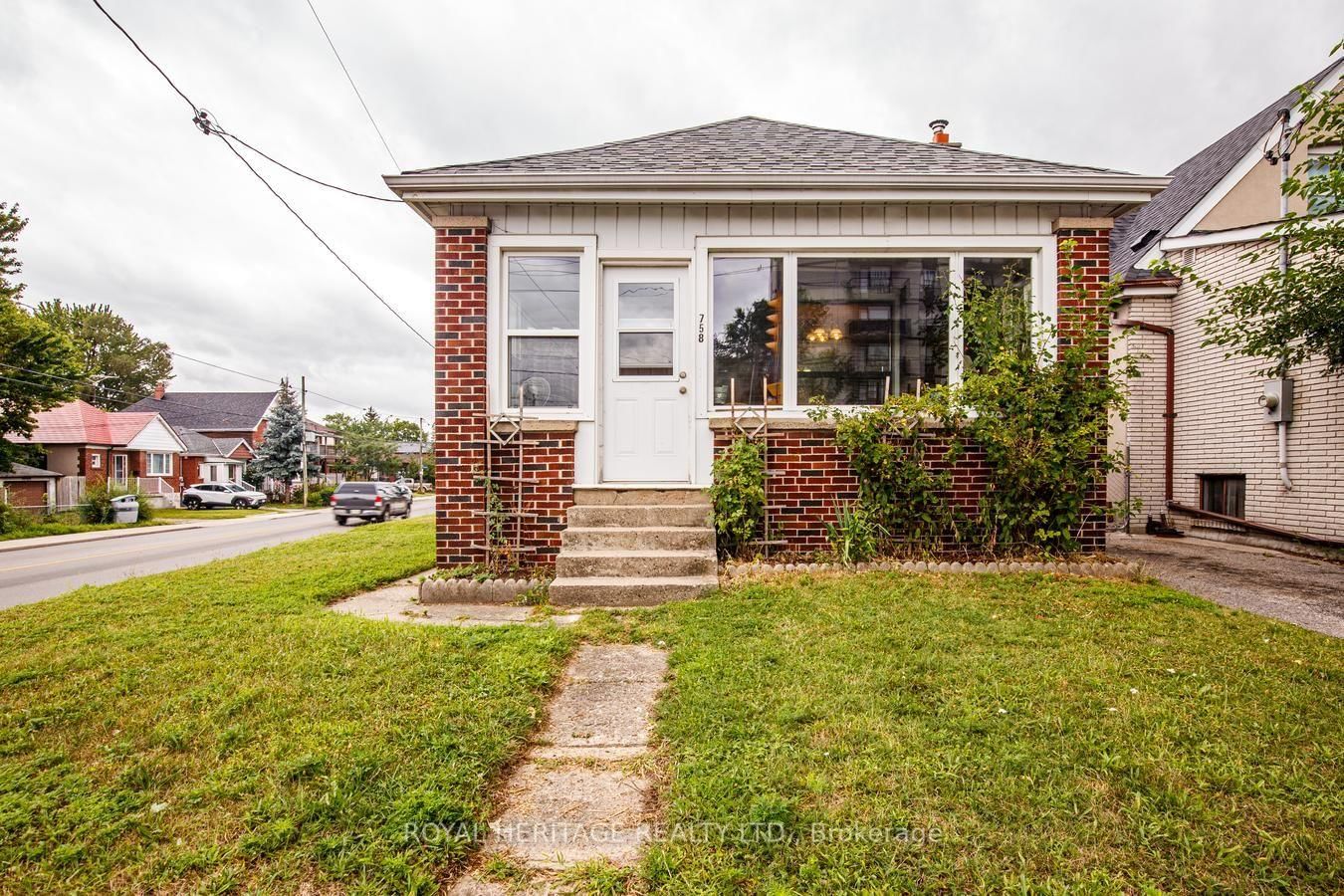 758 Jane Street • Toronto, ON photo 2