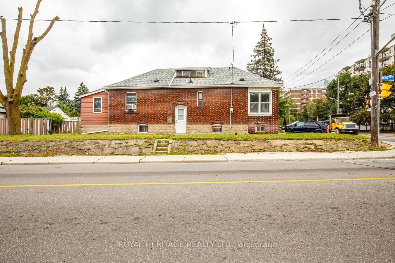 758 Jane Street • Toronto, ON photo 3