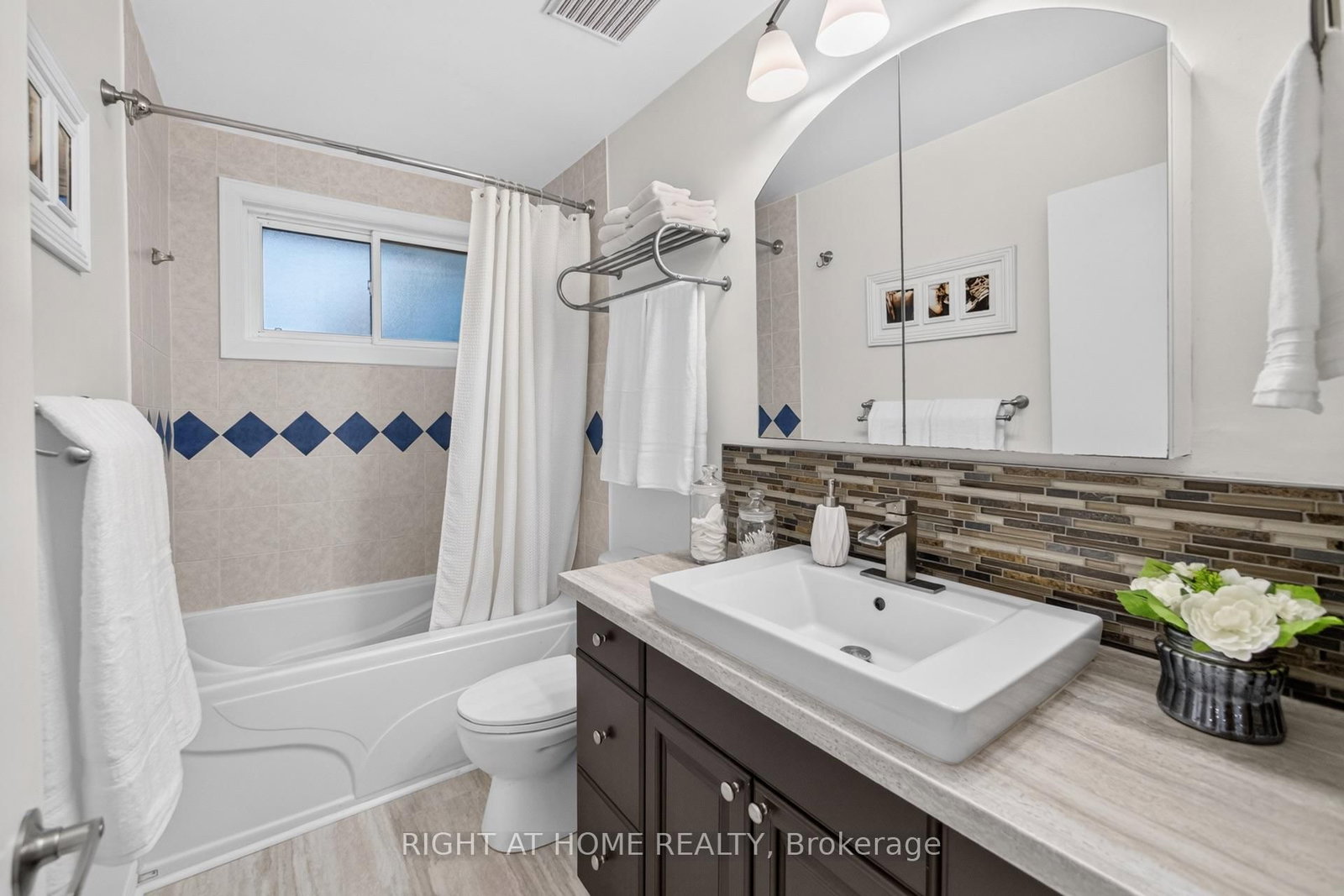 11749 Tenth Line • Halton Hills, ON photo 18