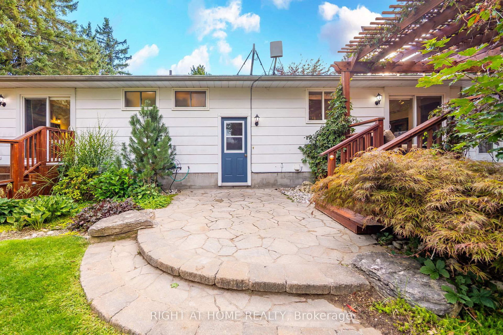 11749 Tenth Line • Halton Hills, ON photo 30