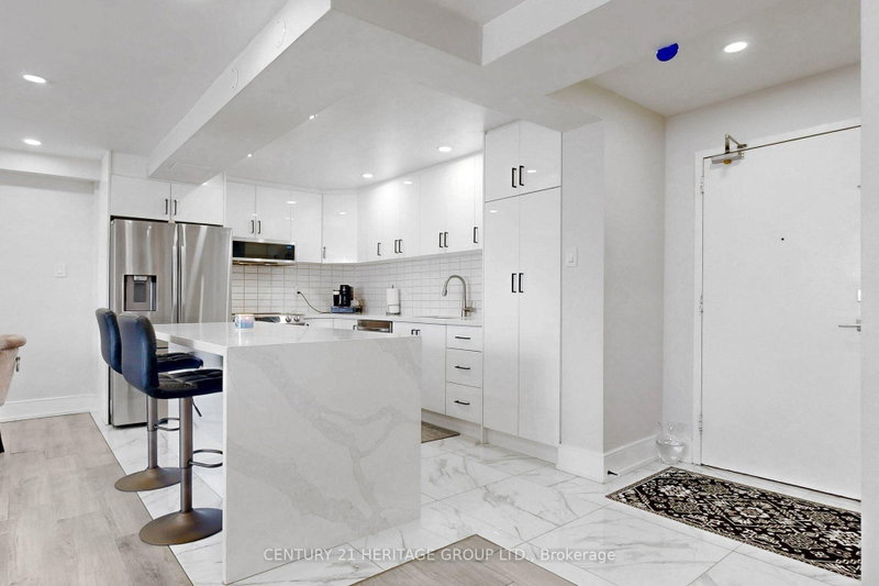 206 - 2835 Islington Avenue
