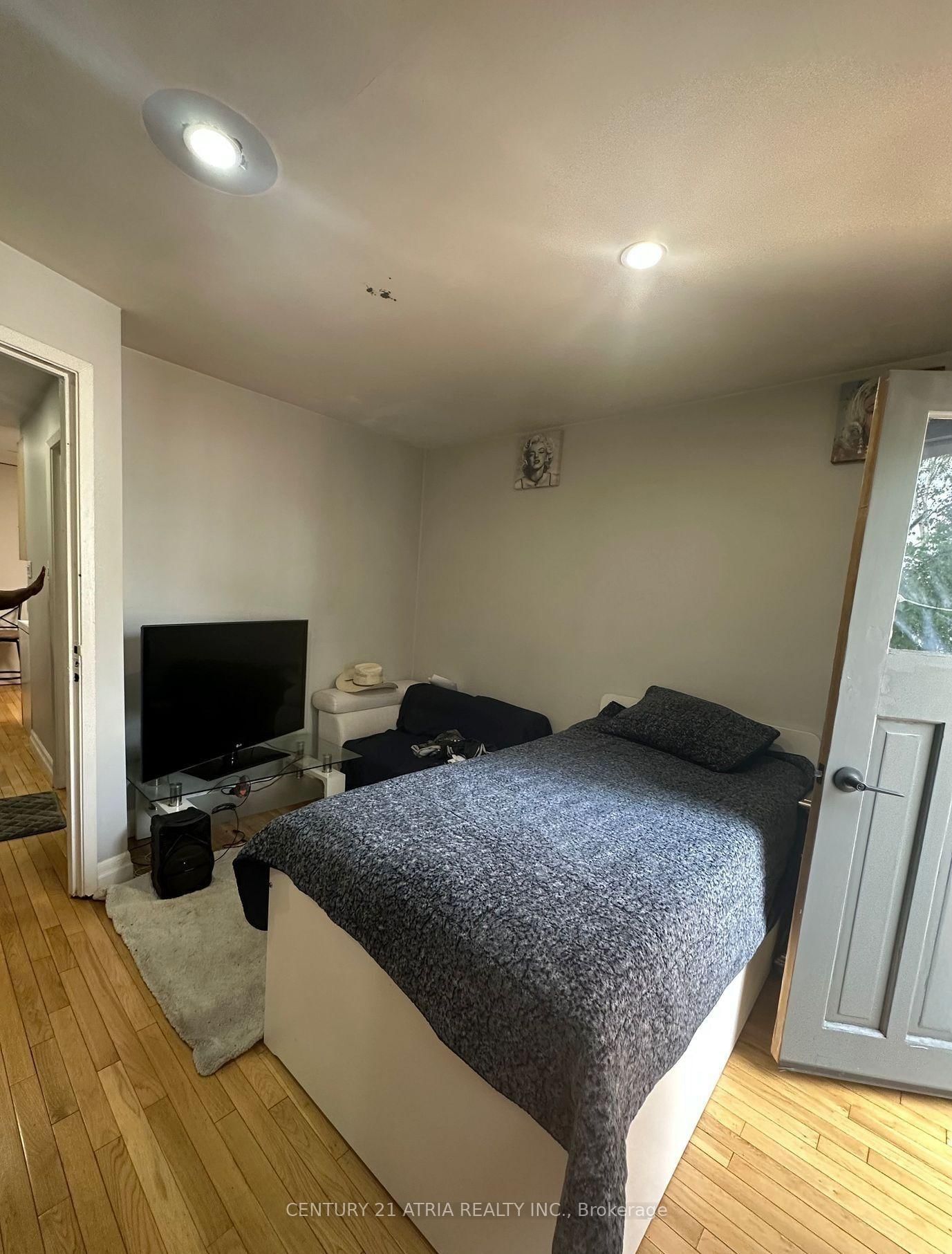 1085 Weston Road • Toronto, ON photo 12