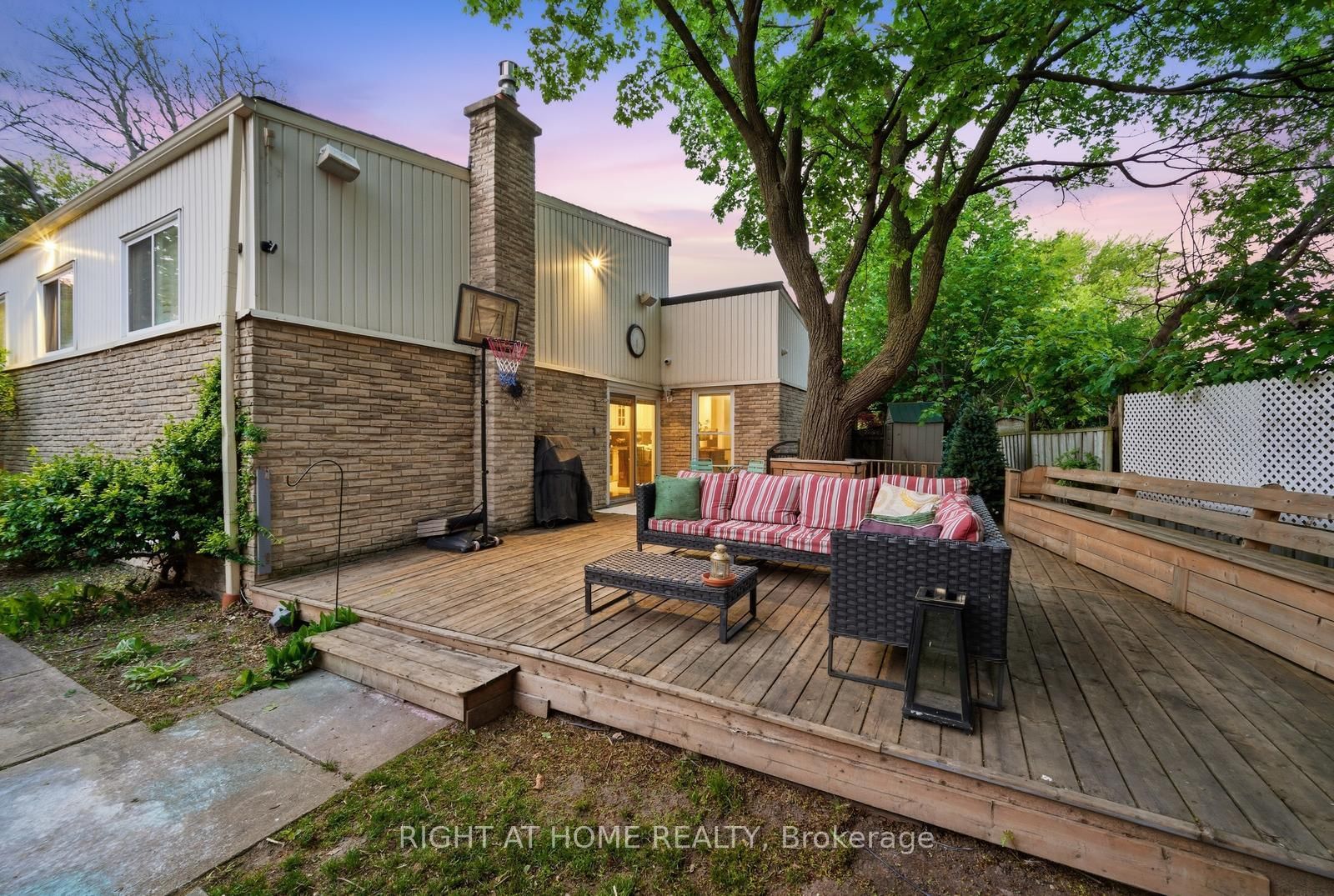 6415 Dunray Court • Mississauga, ON photo 3