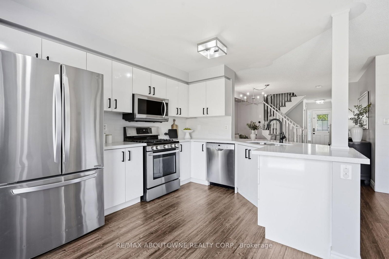 2469 Springforest Drive • Oakville, ON photo 12