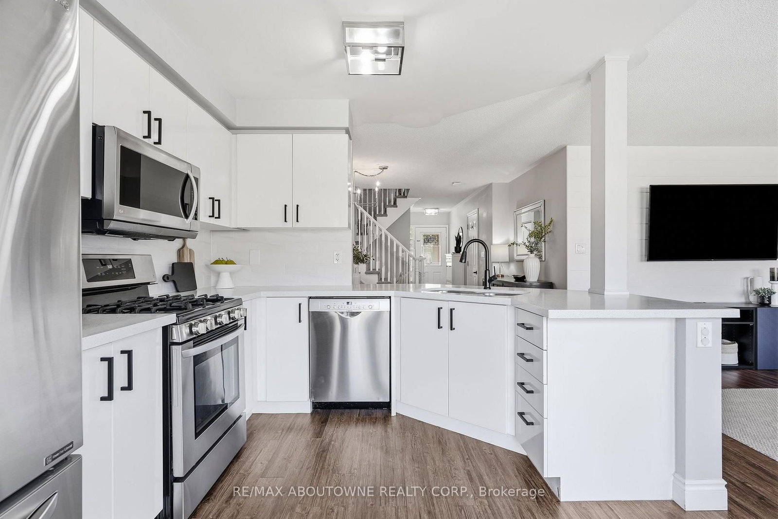 2469 Springforest Drive • Oakville, ON photo 13
