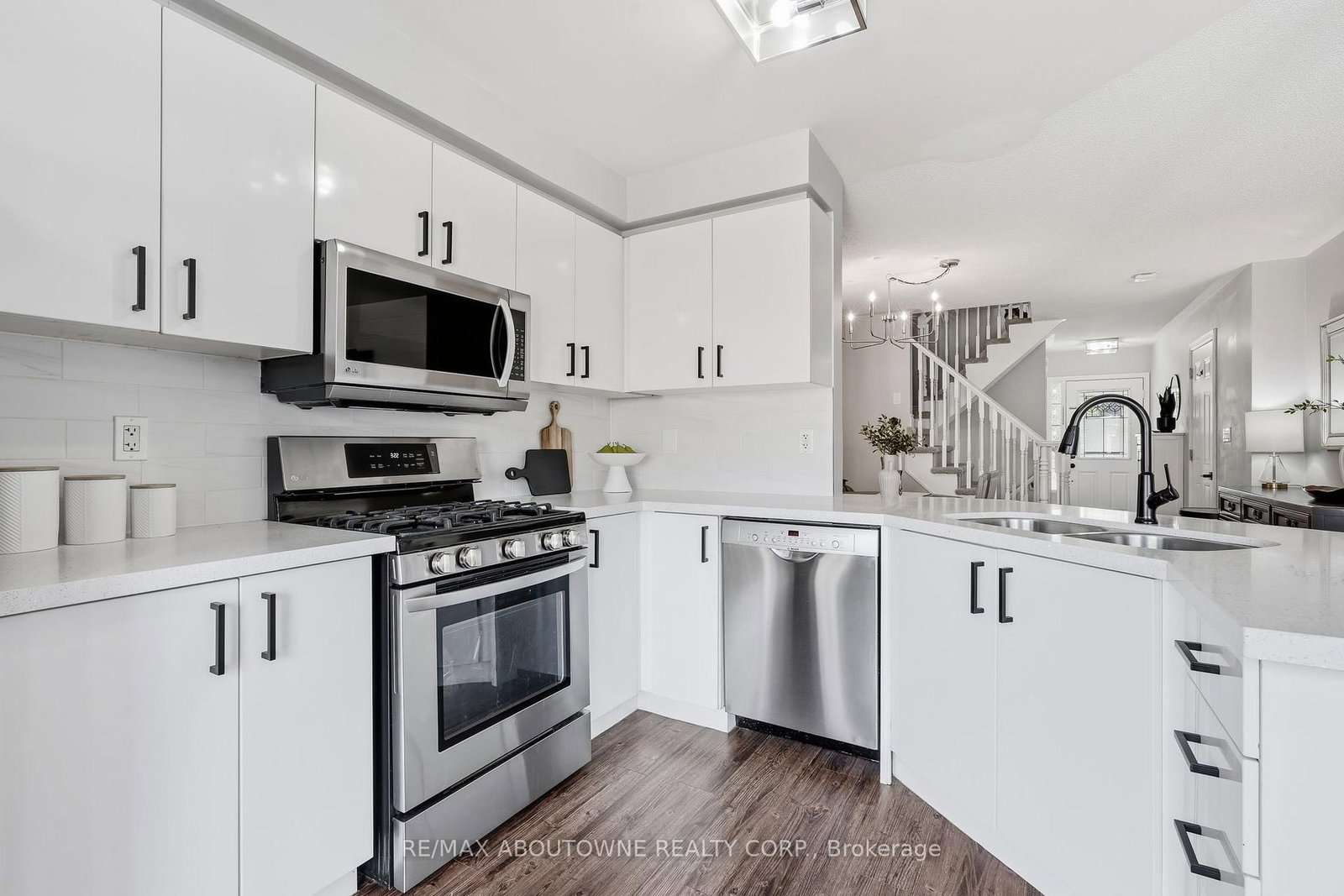 2469 Springforest Drive • Oakville, ON photo 14