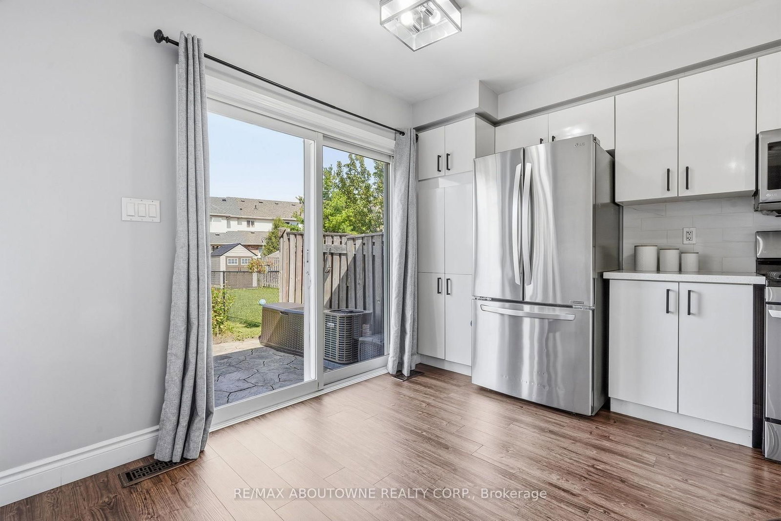 2469 Springforest Drive • Oakville, ON photo 17