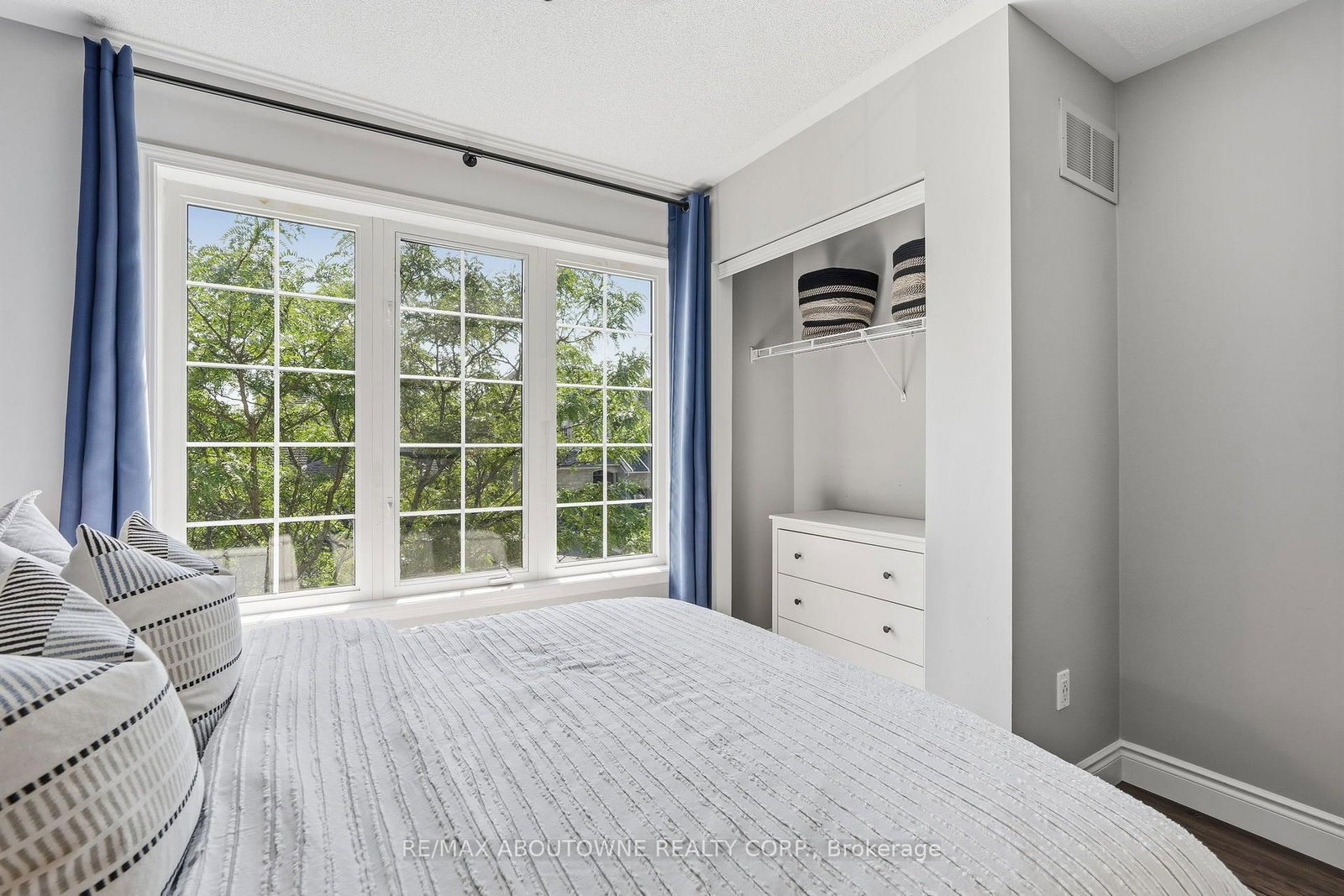 2469 Springforest Drive • Oakville, ON photo 21