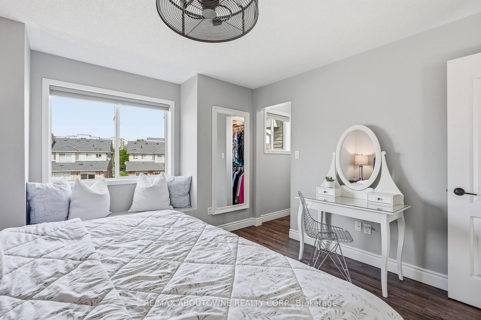 2469 Springforest Drive • Oakville, ON photo 27