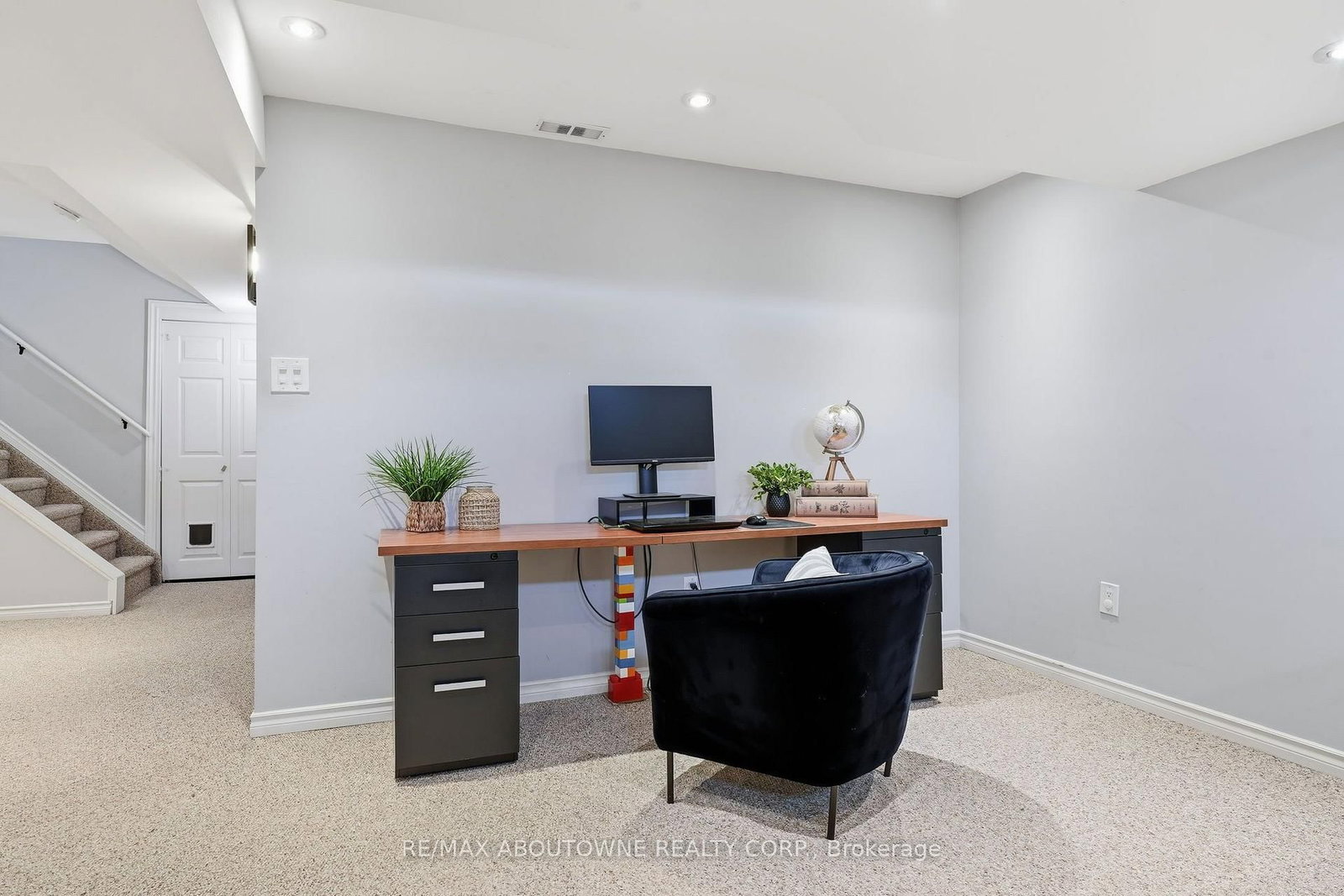 2469 Springforest Drive • Oakville, ON photo 36
