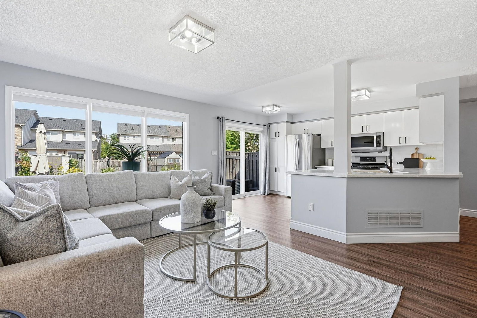 2469 Springforest Drive • Oakville, ON photo 8