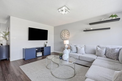 2469 Springforest Drive • Oakville, ON photo 9