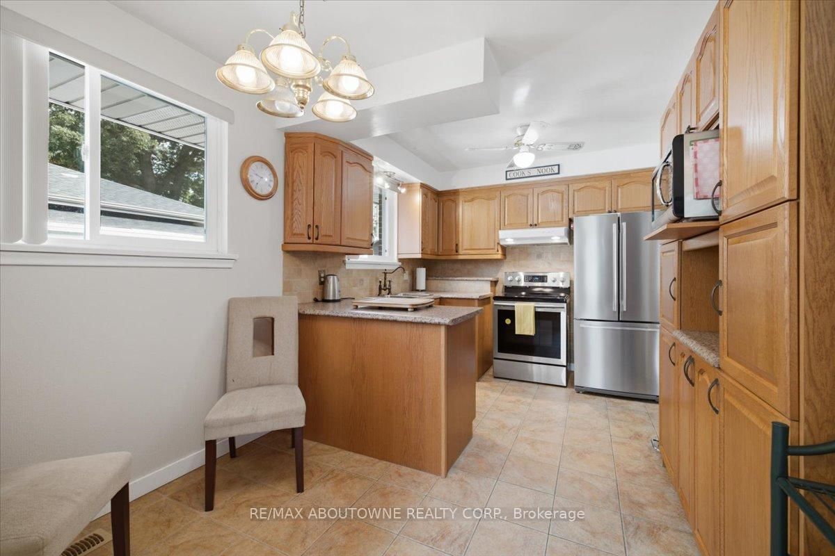 343 Duncombe Drive • Burlington, ON photo 13