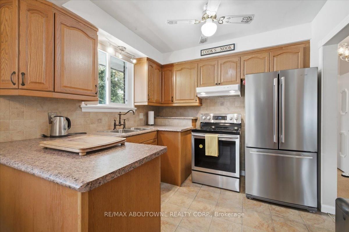 343 Duncombe Drive • Burlington, ON photo 14