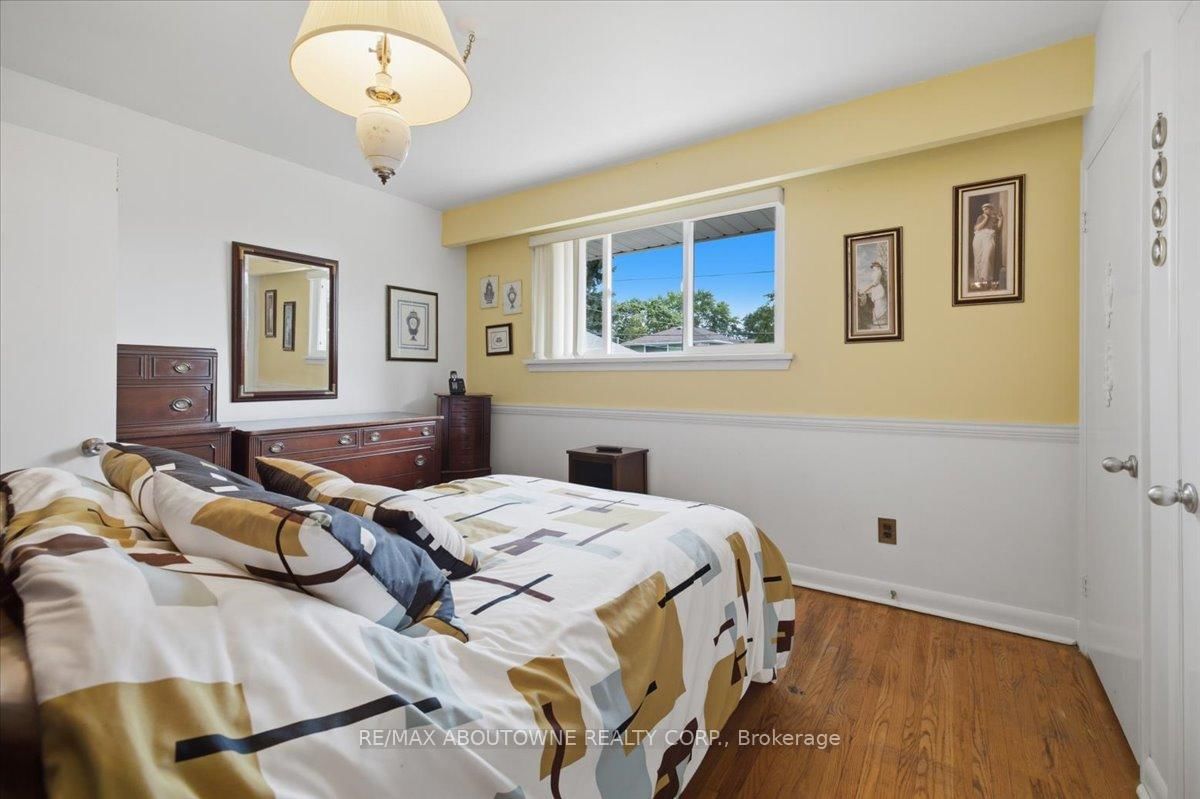 343 Duncombe Drive • Burlington, ON photo 15