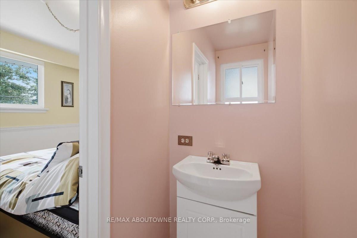 343 Duncombe Drive • Burlington, ON photo 19