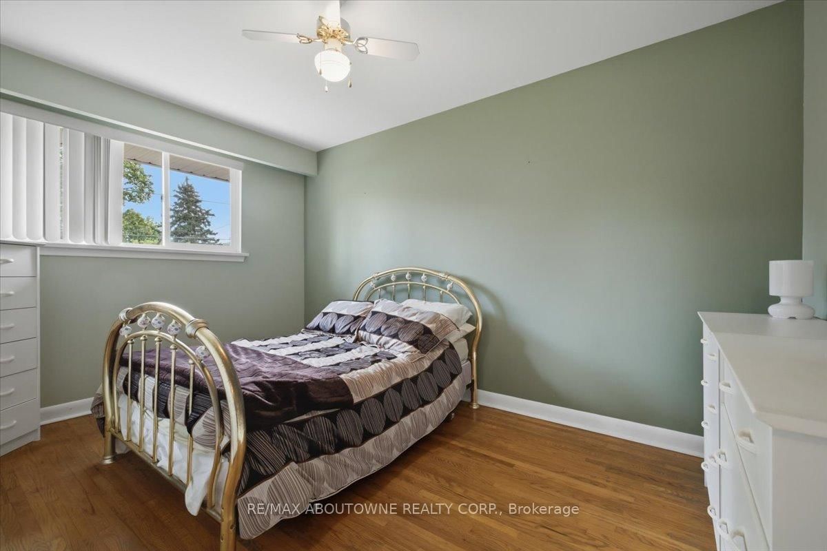 343 Duncombe Drive • Burlington, ON photo 20