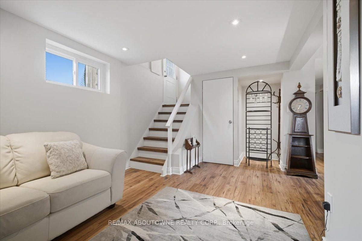 343 Duncombe Drive • Burlington, ON photo 27