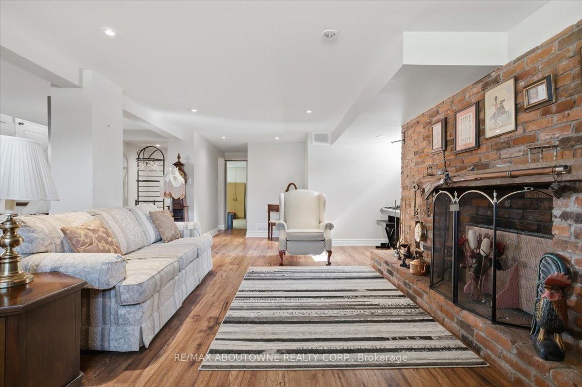 343 Duncombe Drive • Burlington, ON photo 31