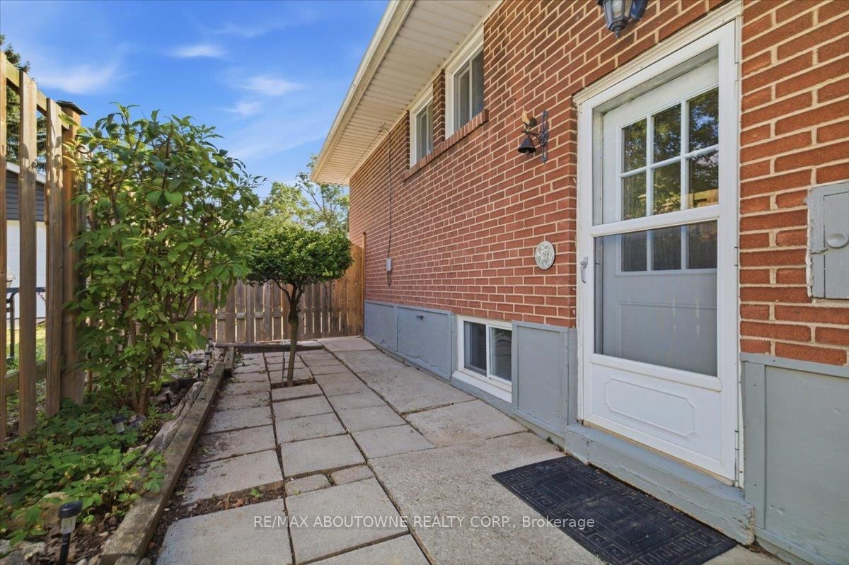 343 Duncombe Drive • Burlington, ON photo 36