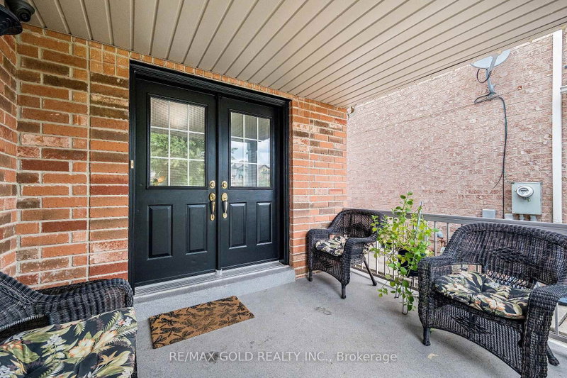 128 Luella Crescent