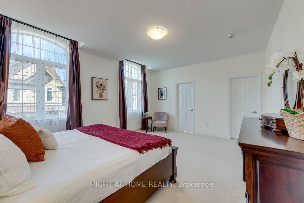 3200 Ernest Appelbe Boulevard • Oakville, ON photo 18