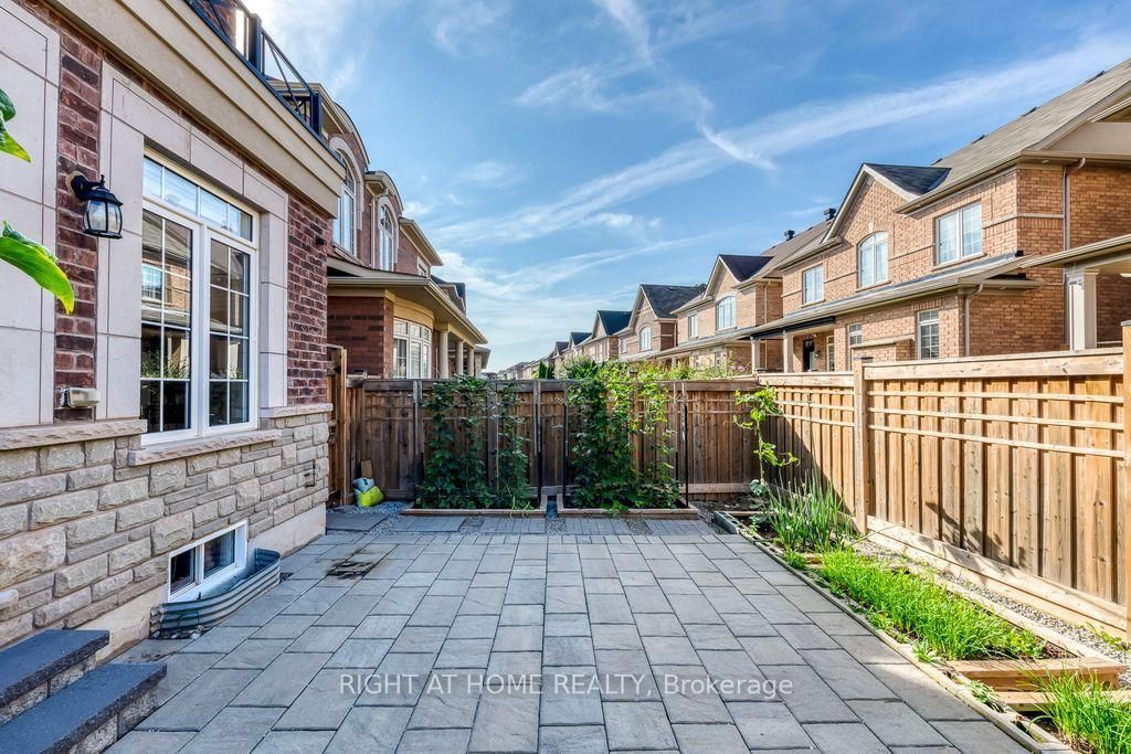3200 Ernest Appelbe Boulevard • Oakville, ON photo 36