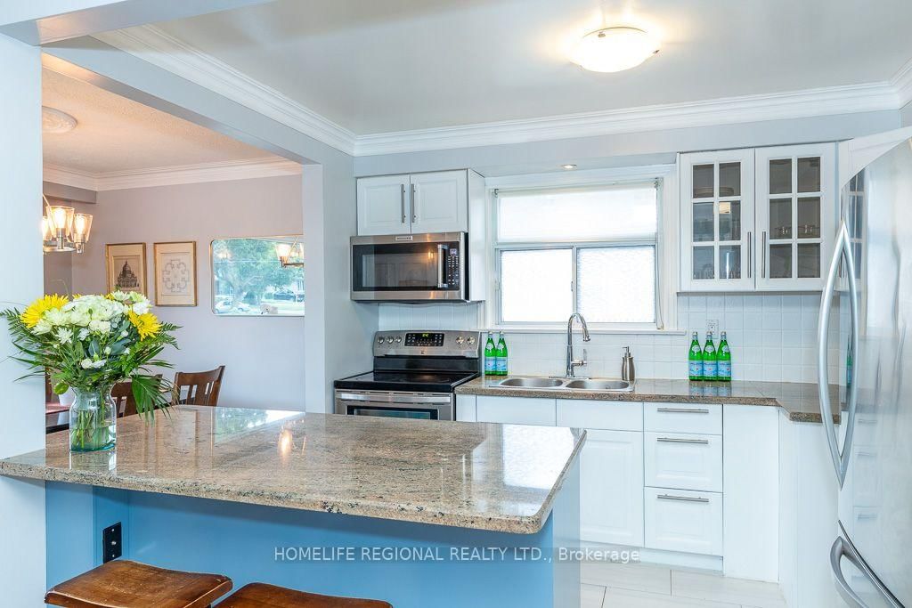 128 The Westway • Toronto, ON photo 5