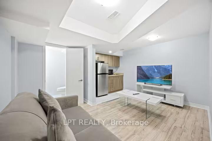 341 Remembrance Road • Brampton, ON photo 7