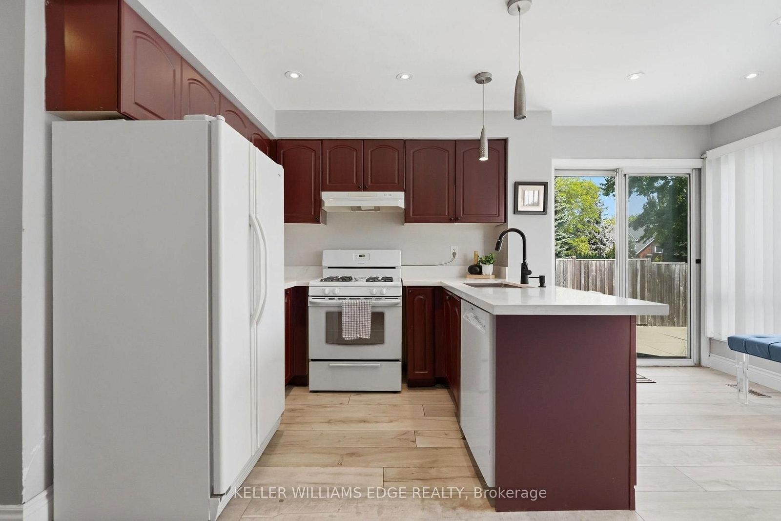 2055 Hunters Wood Drive • Burlington, ON photo 11