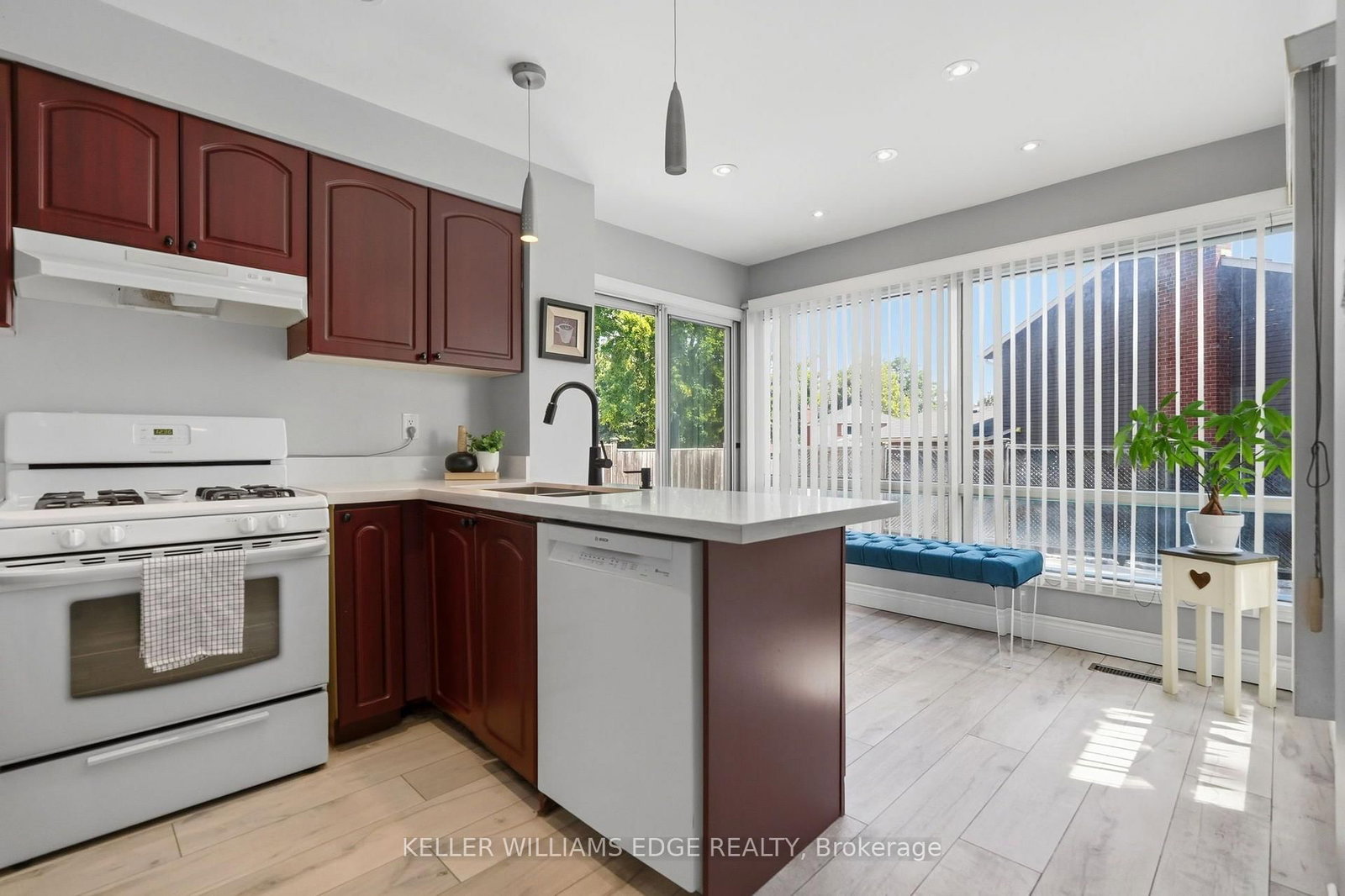 2055 Hunters Wood Drive • Burlington, ON photo 12