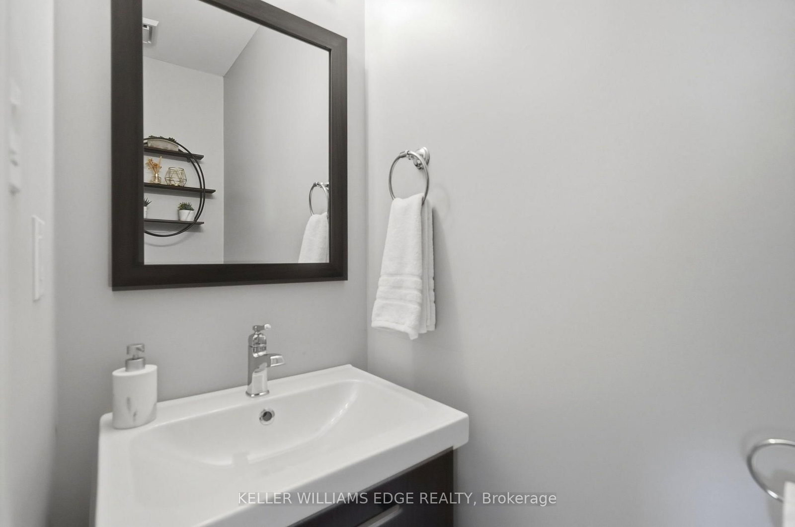 2055 Hunters Wood Drive • Burlington, ON photo 18