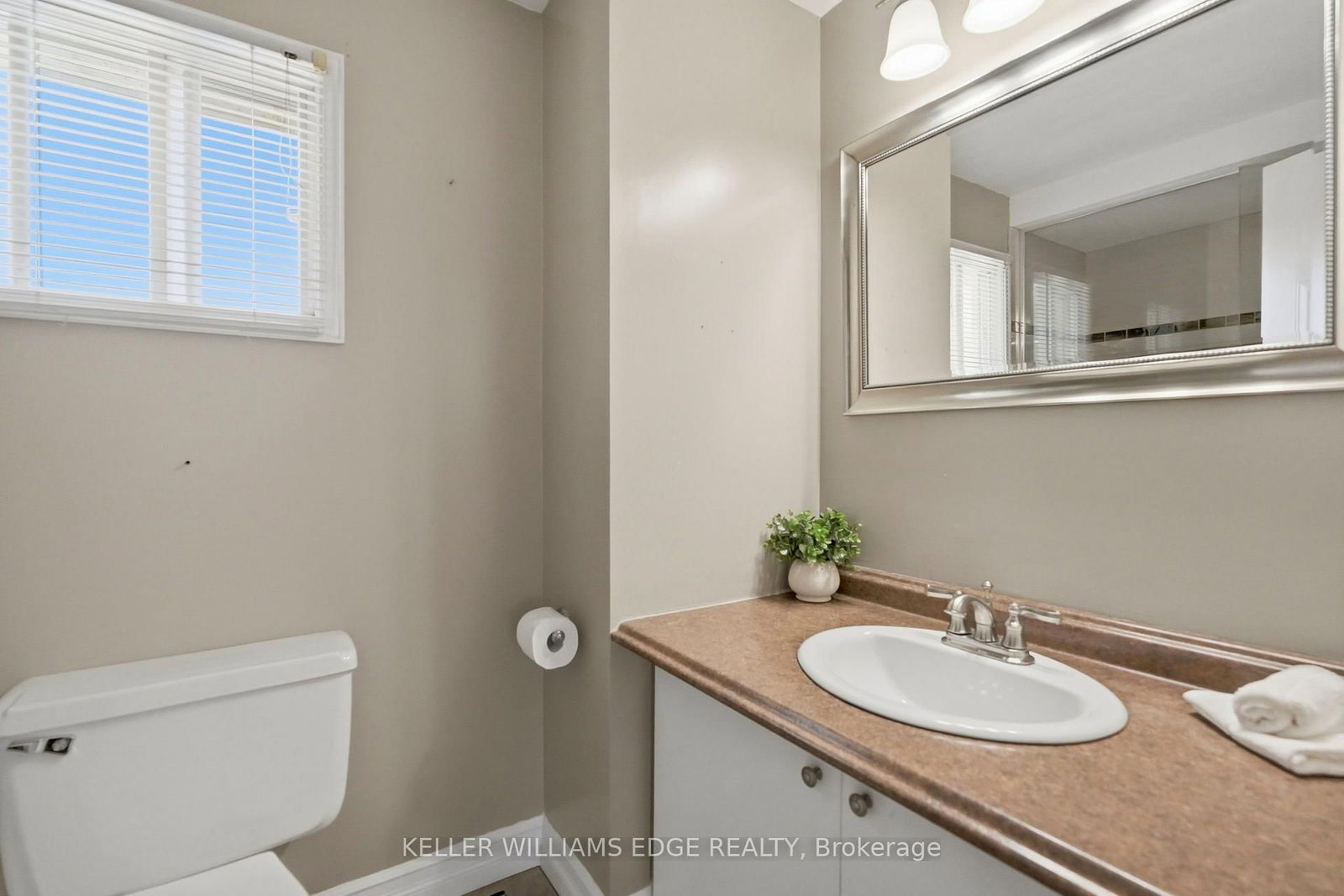 2055 Hunters Wood Drive • Burlington, ON photo 24