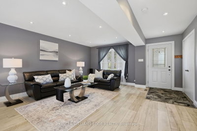2055 Hunters Wood Drive • Burlington, ON photo 4