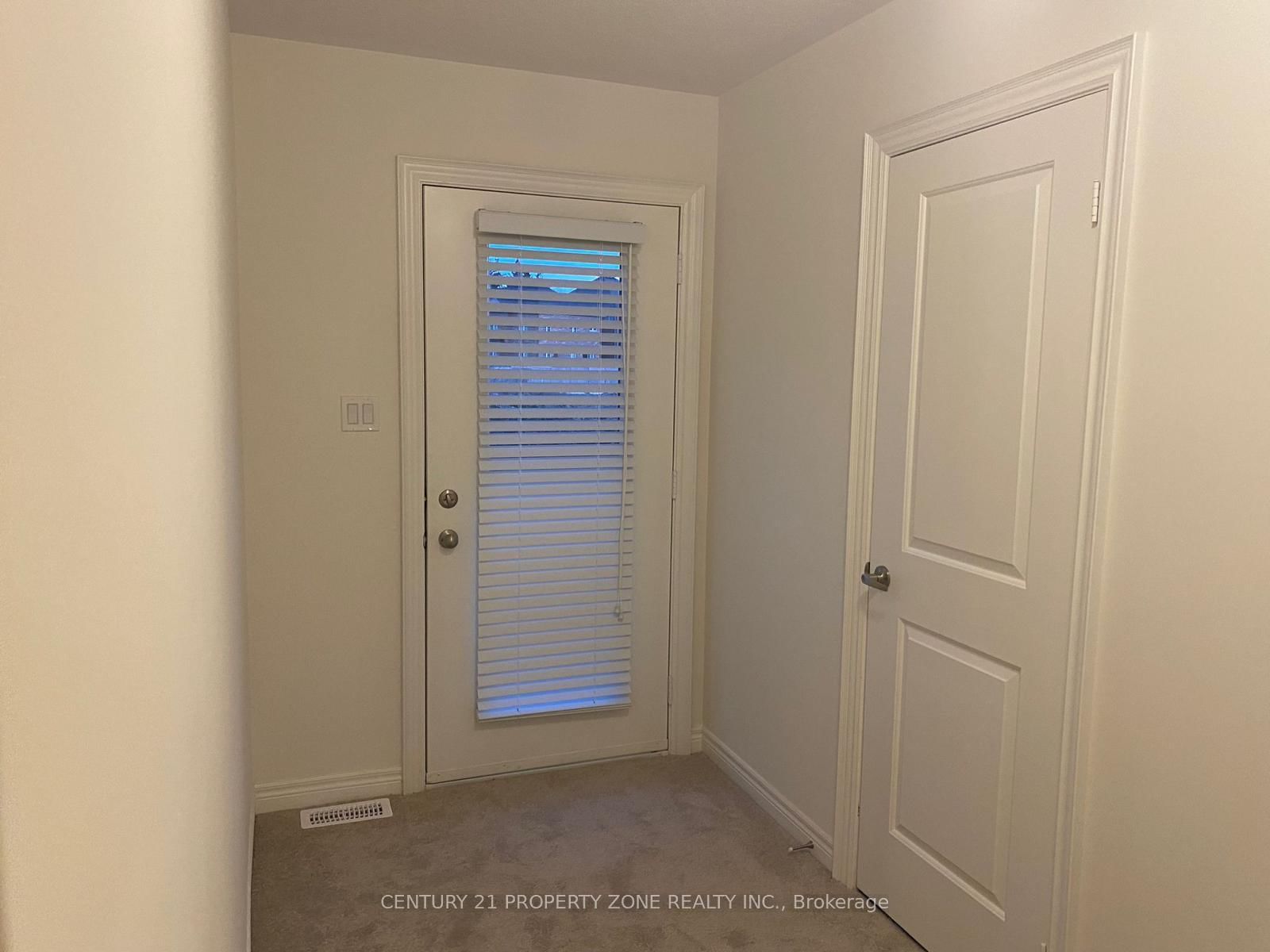 2 Queenpost Drive, Brampton 5
