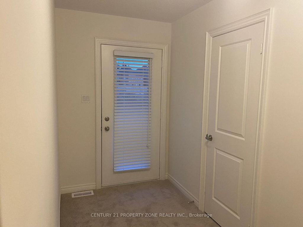 2 Queenpost Drive 5