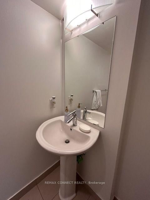 702 - 1060 Sheppard Avenue W 5