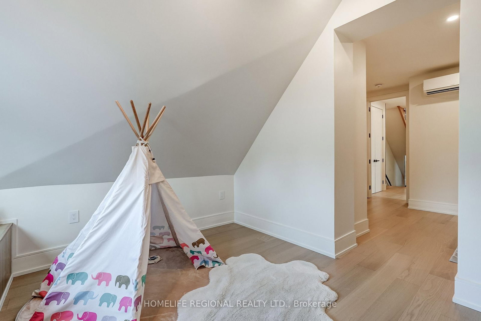 12 Macdonell Avenue • Toronto, ON photo 17