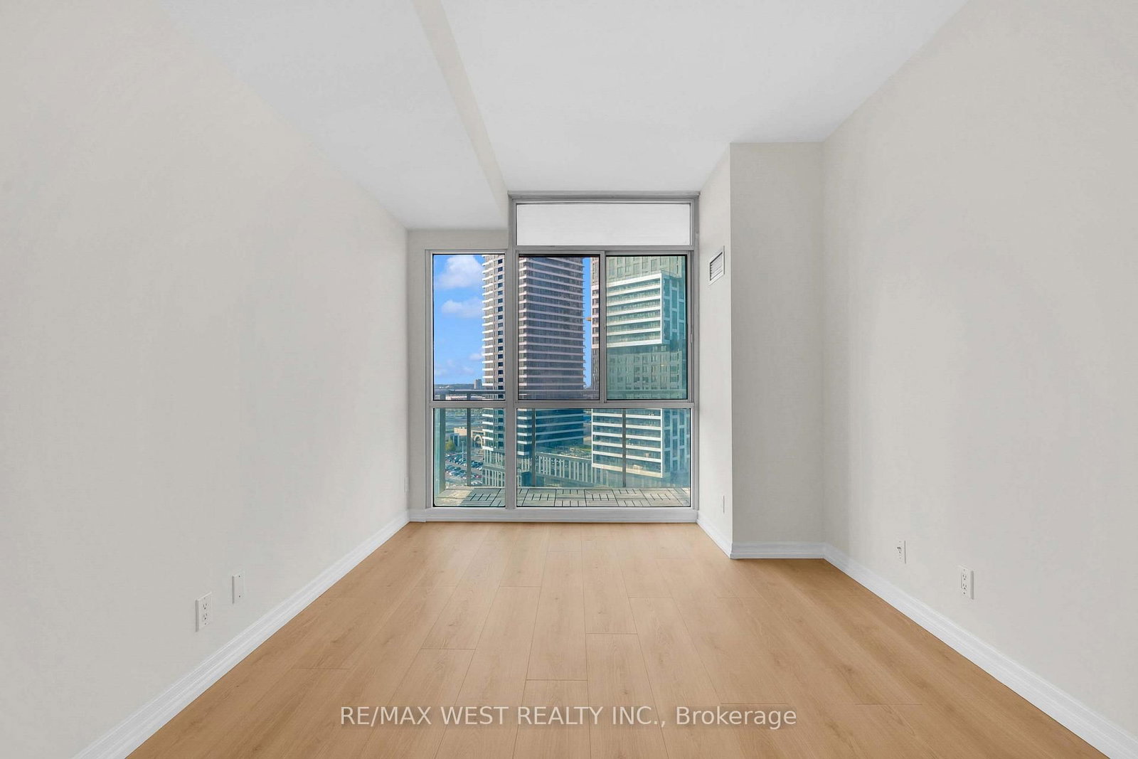 220 Burnhamthorpe Road W • #1710 • Mississauga, ON photo 10