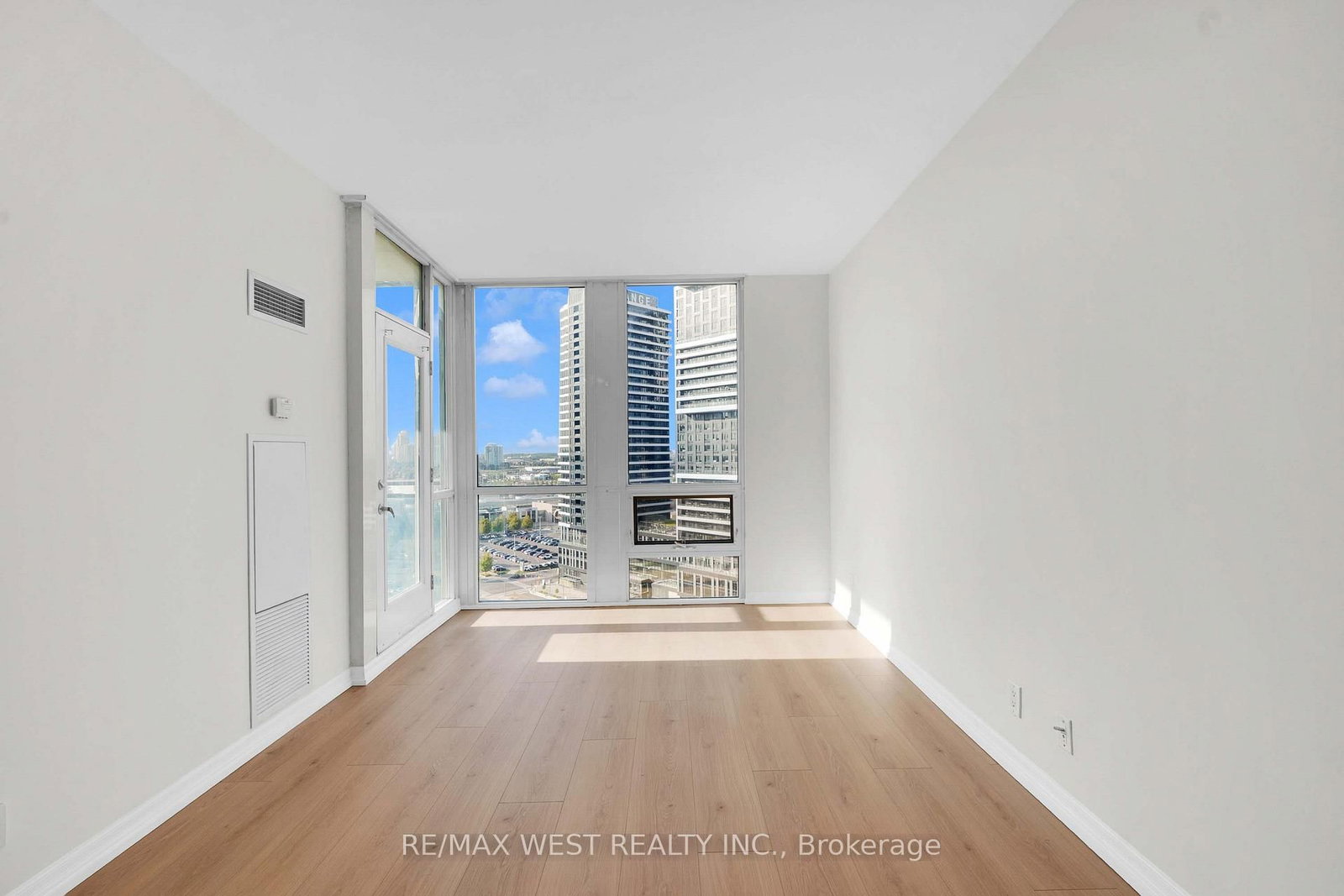220 Burnhamthorpe Road W • #1710 • Mississauga, ON photo 18