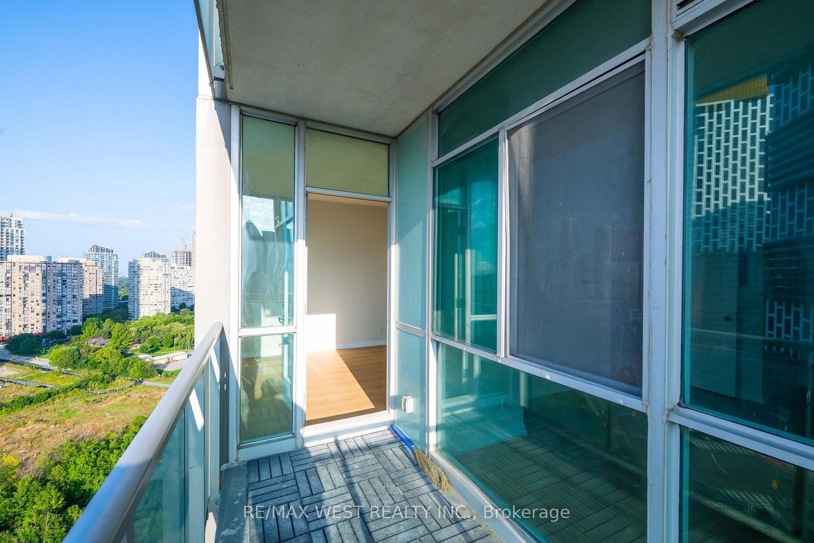220 Burnhamthorpe Road W • #1710 • Mississauga, ON photo 24