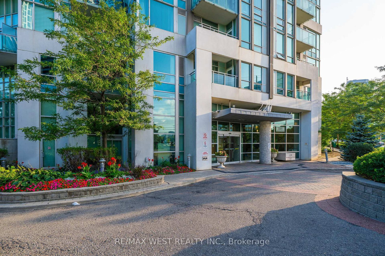 220 Burnhamthorpe Road W • #1710 • Mississauga, ON photo 4